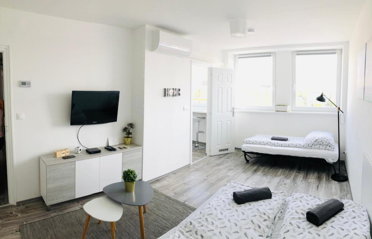 Central Apartments Веспрем Екстер'єр фото