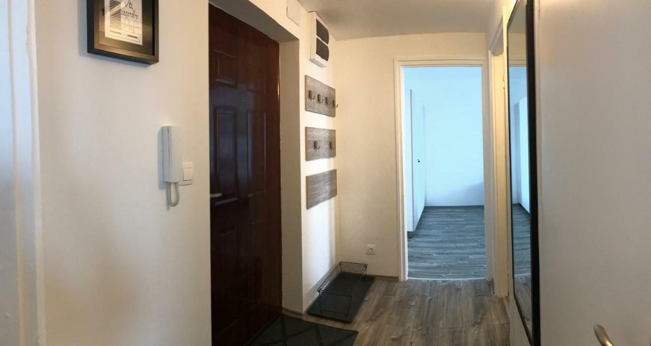 Central Apartments Веспрем Екстер'єр фото